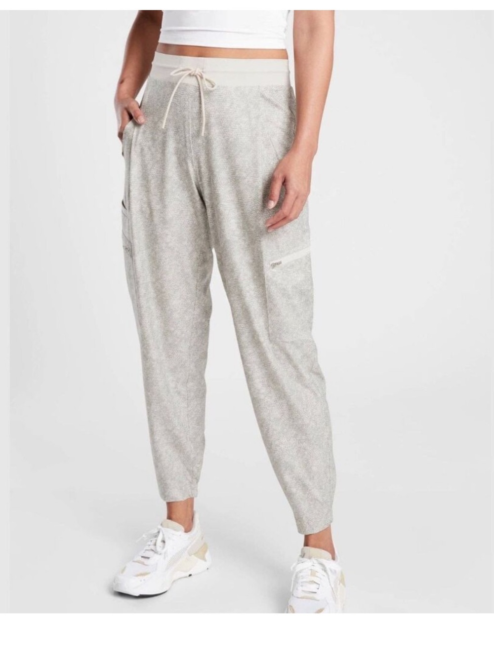Athleta Women’s Pants Venture Printed Pants in a Viper Gray Joggers Size 4 Tall